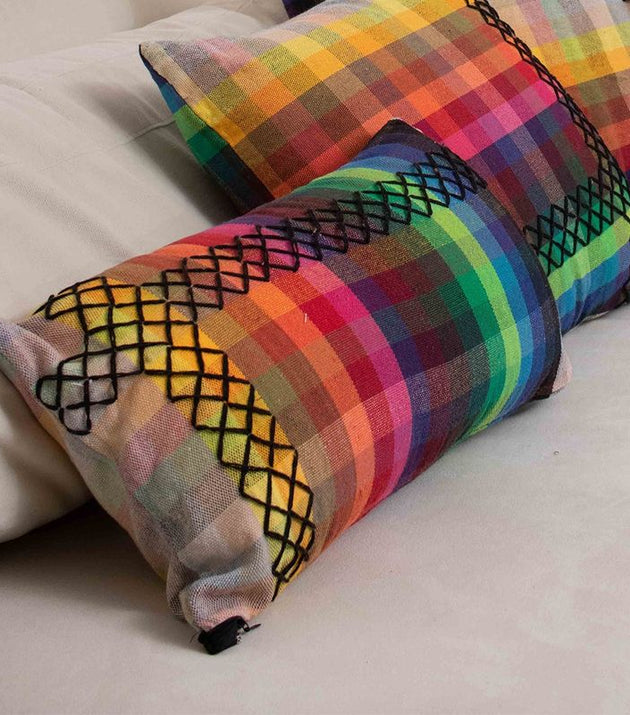 Capa de Almofada Sertões Colorida Reciclada com Textura em Alto Relevo