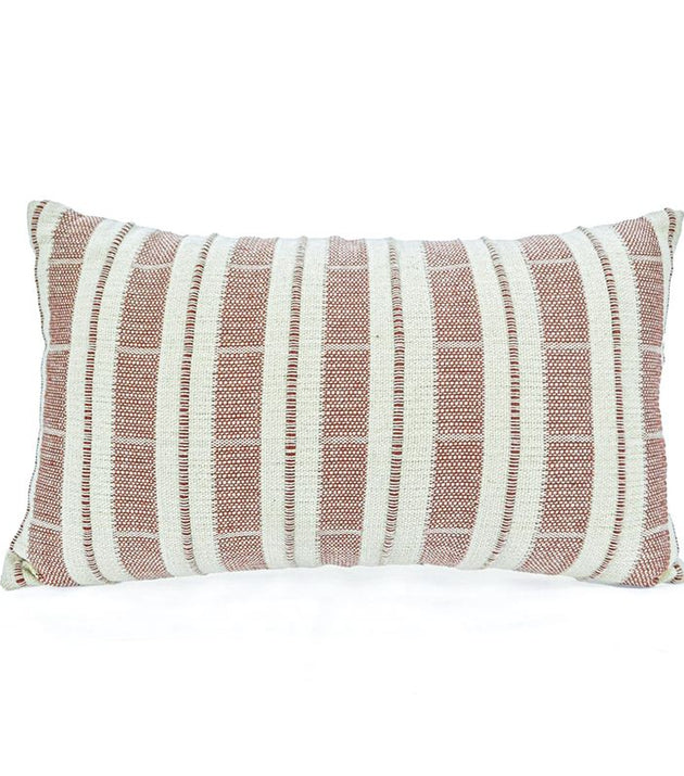 Capa de Almofada Retangular Realce Santa Luzia: Elegância Sustentável para seu Sofá