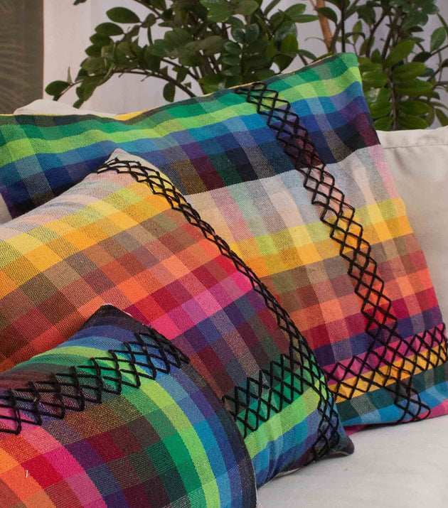 Capa de Almofada Sertões Colorida Reciclada 45x45 Macia Durável Zíper Prático