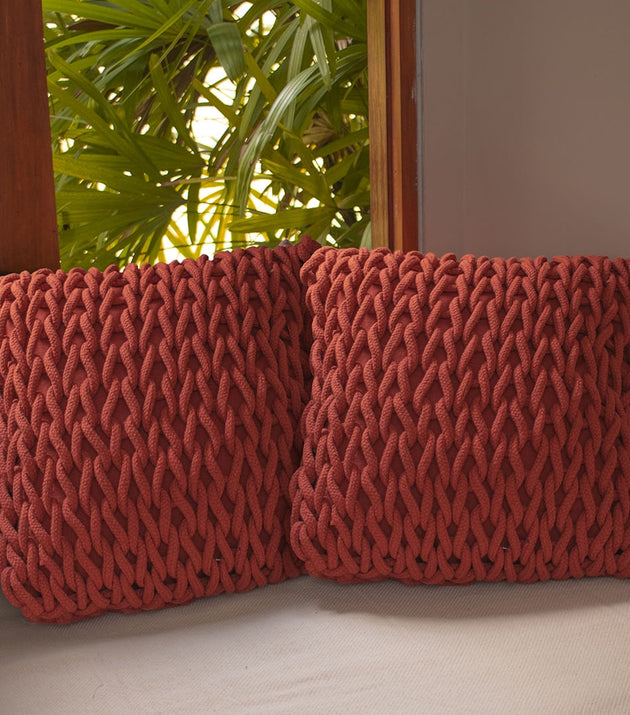 Capa de Almofada Ponto Crochê Artesanal Telha 50x50cm Santa Luzia Decoração Confortável