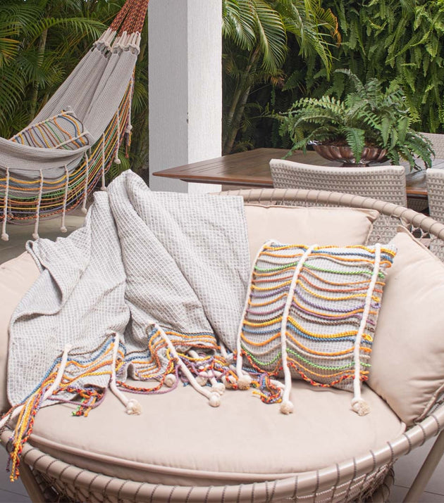 Capa de Almofada Rappel Reciclada Santa Luzia, Textura Alto Relevo, Cordas Vibrantes