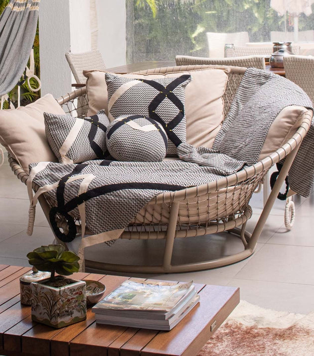 Capa de Almofada Retangular Tupi Artesanal de Algodão Reciclado 50x30cm