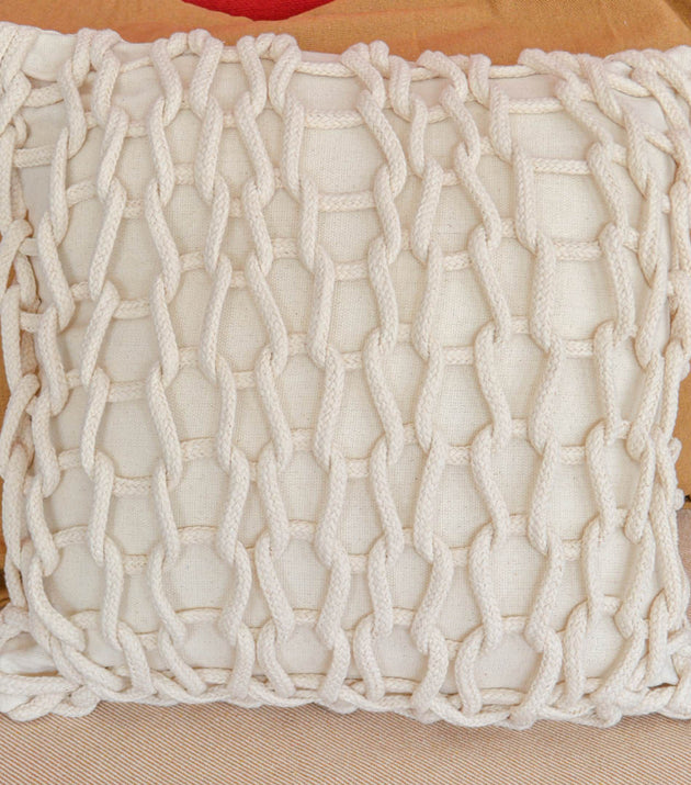 Capa de Almofada Decorativa Crochê Artesanal Bege, Algodão Reciclado, Conforto e Estilo