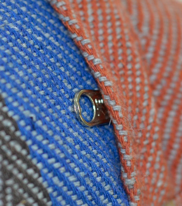 Capa de Almofada Terra-Céu Trama Macramê Artesanal Azul Tons Terrosos Algodão Poliéster