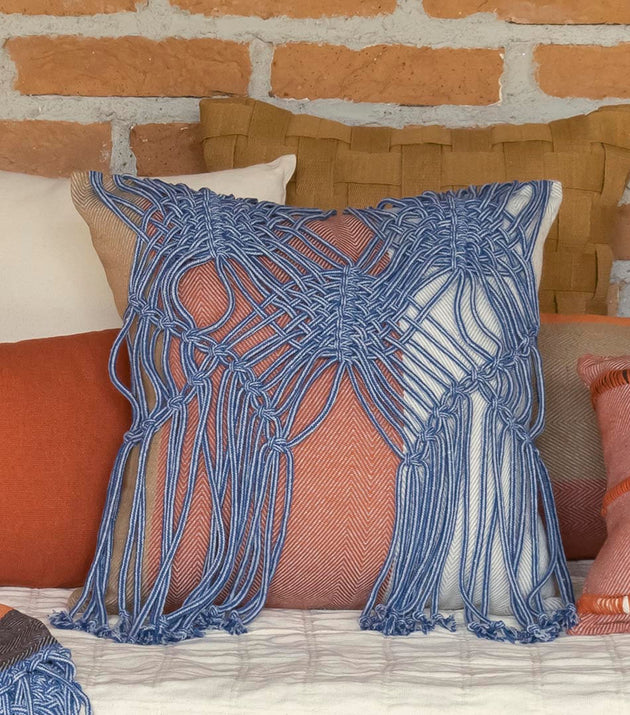 Capa de Almofada Terra-Céu Trama Macramê Artesanal Azul Tons Terrosos Algodão Poliéster