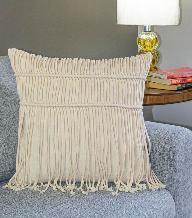 Capa de Almofada Macramê Cult: Elegância Boêmia com Franjas 100% Algodão