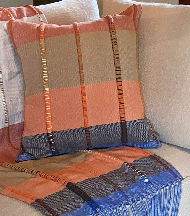 Capa de Almofada Decorativa Terra-Céu com Nervuras Artesanais - Conforto e Estilo Durável