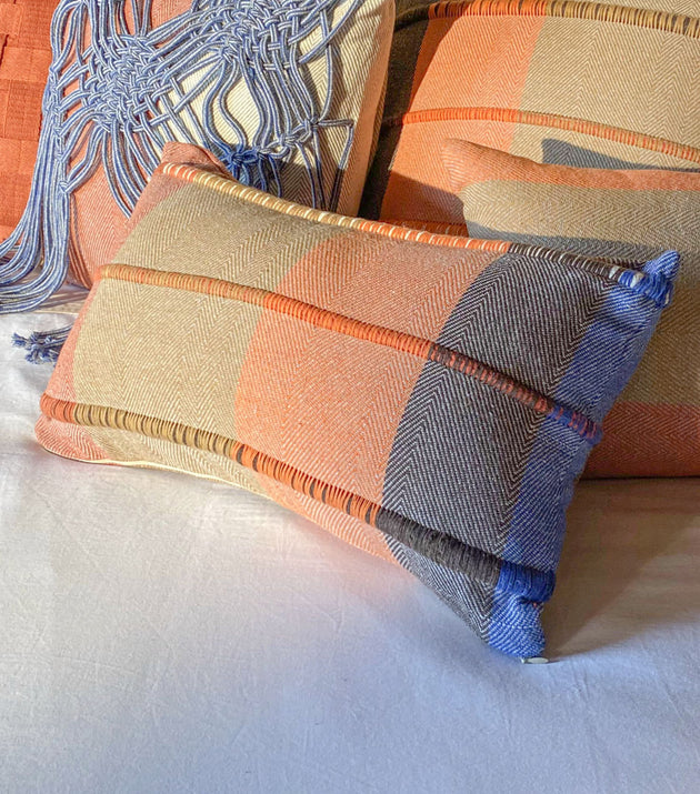 Capa de Almofada Terra Céu com Nervuras: Conforto Artesanal e Design Único