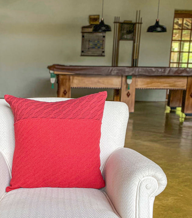 Capa de Almofada Pau Brasil Vibrante, Conforto Sustentável para Sofá e Poltrona