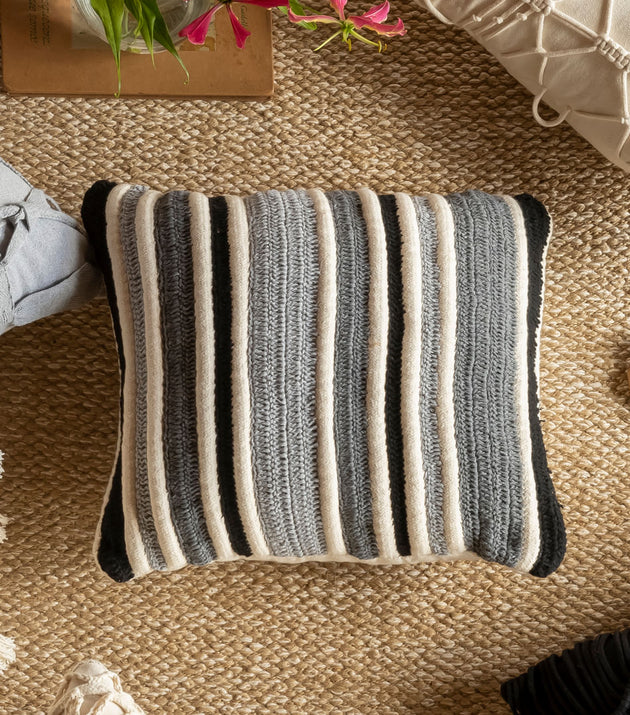 Capa de Almofada Crochê Listrada: Design Moderno, Algodão e PET Sustentável