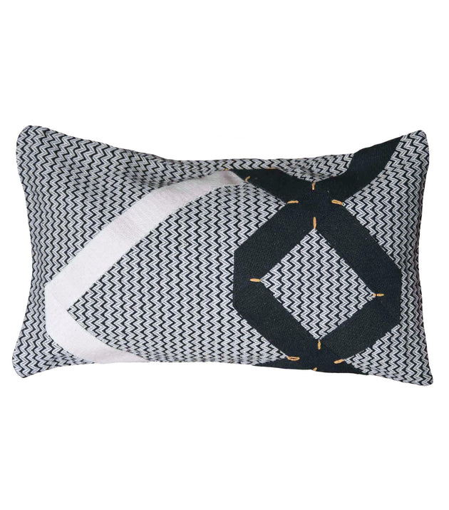 Capa de Almofada Retangular Tupi Artesanal de Algodão Reciclado 50x30cm