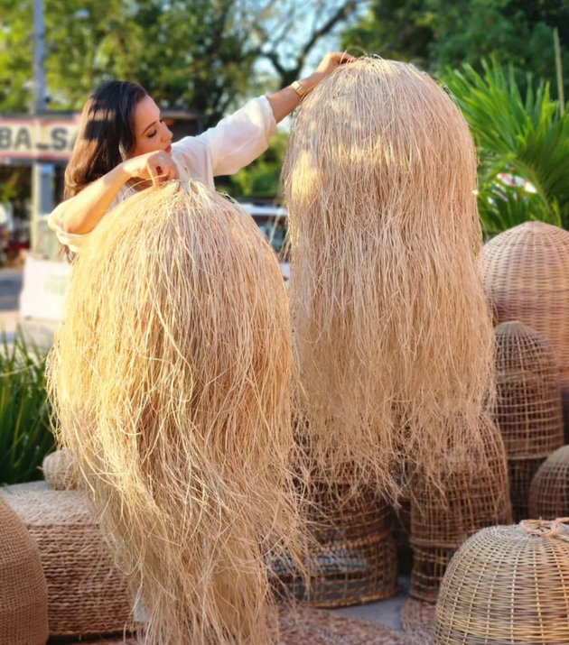 Luminária Cabeluda Palha da costa.