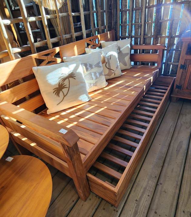 Sofá Cama Madeira Peroba Rosa.