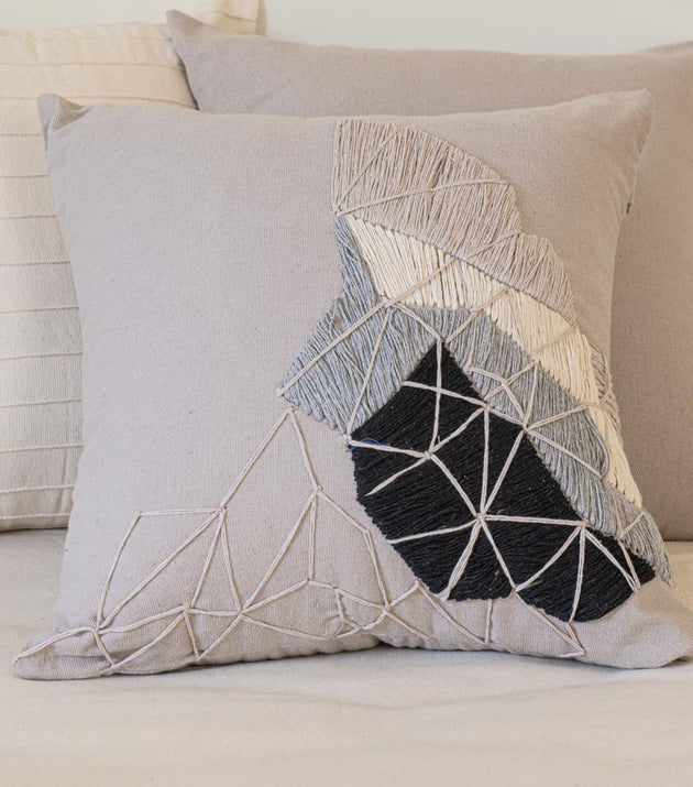 Capa de Almofada Harmonia Santa Luzia: Conforto Decorativo, Equilíbrio de Cores e Texturas