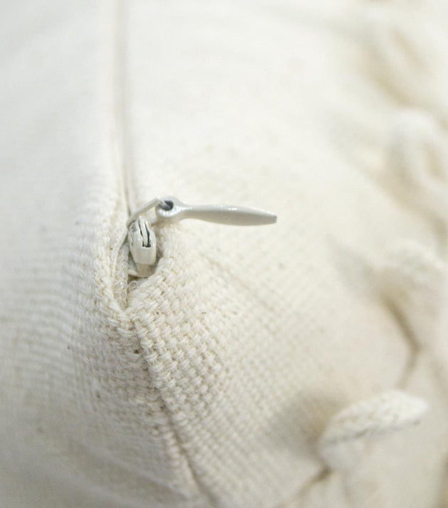 Capa de Almofada Corrente Santa Luzia: Toque Artesanal e Sustentável para Seu Lar