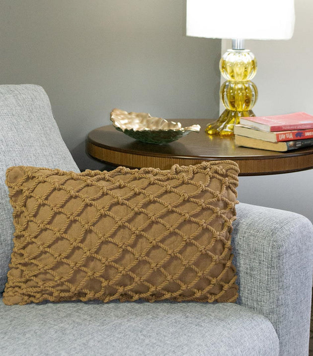 Capa Almofada Macramê Artesanal Caramelo, Corda Algodão, Decoração Aconchegante e Textura Única