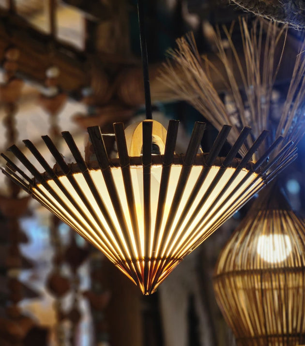 Luminária Chapéu Invertido com Acetato