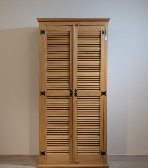 Armário/Guarda-roupa Veneziana Madeira Peroba Rosa.