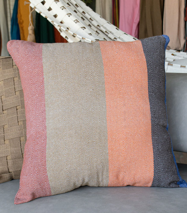 Capa de Almofada Decorativa Terra Céu: Conforto Artesanal para seu Lar