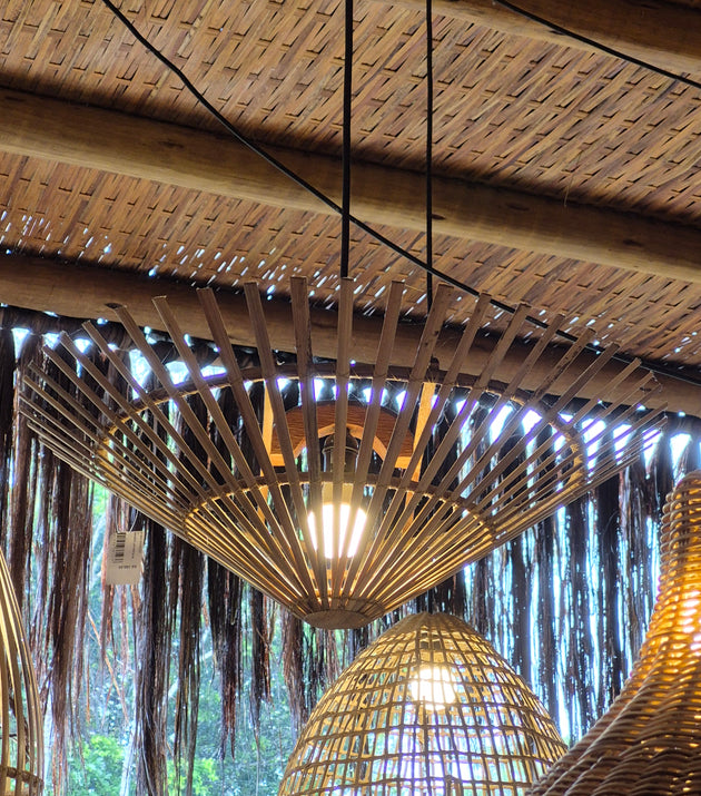 Luminária Chapéu invertido.