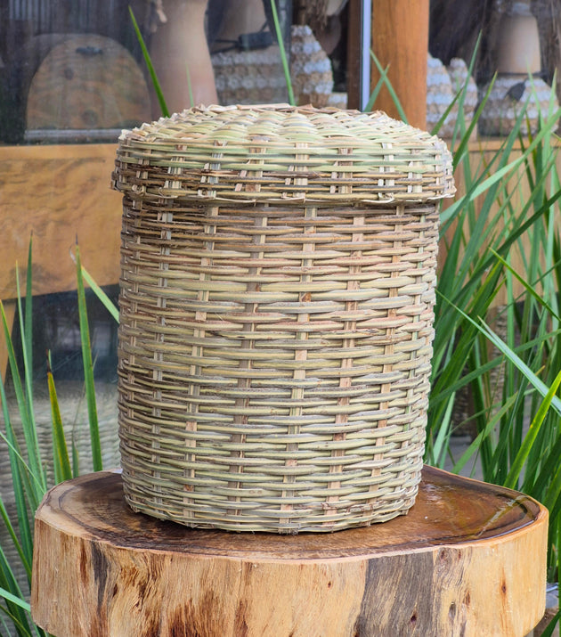 Lixeira Natural Fibra de Dendê.