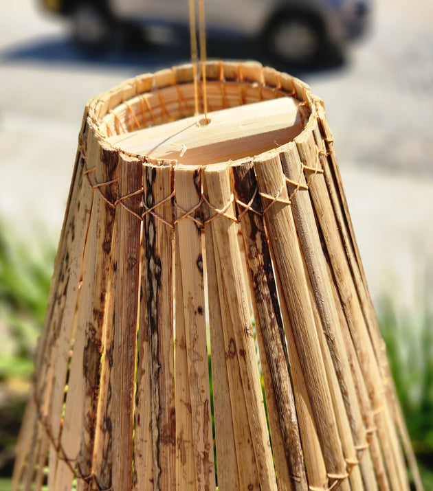 Luminária Cone Fibra de Dendê.