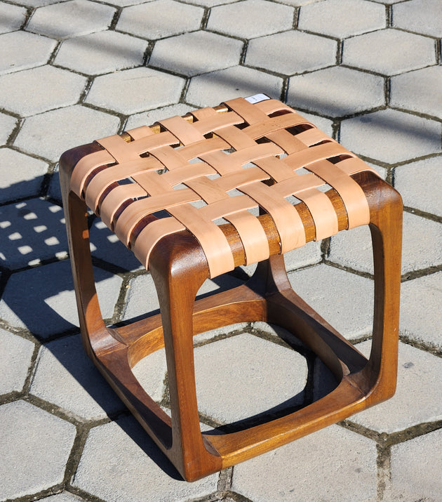 Banco Bungalow Couro Legítimo.