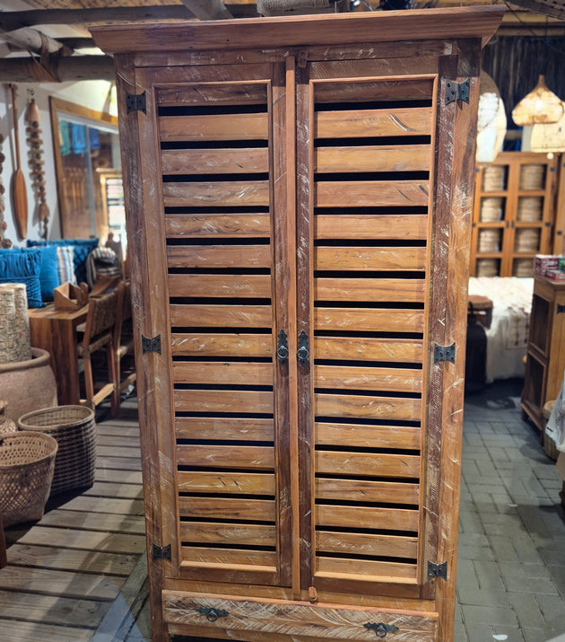 Guarda Roupa de Madeira Peroba.