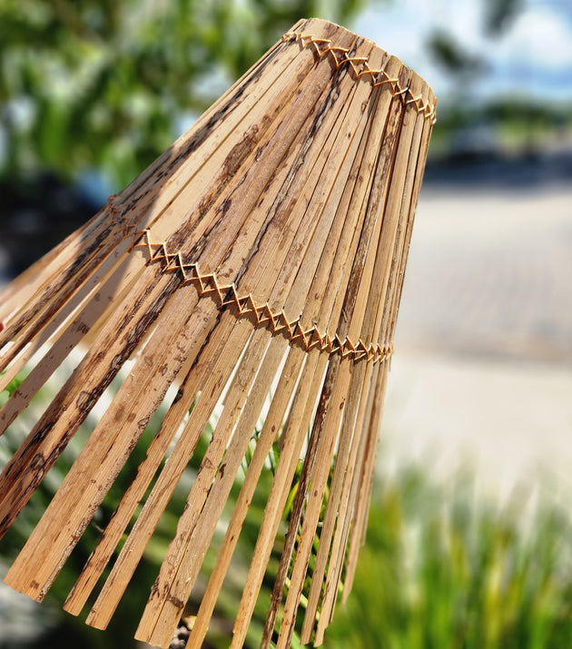 Luminária Cone Fibra de Dendê.