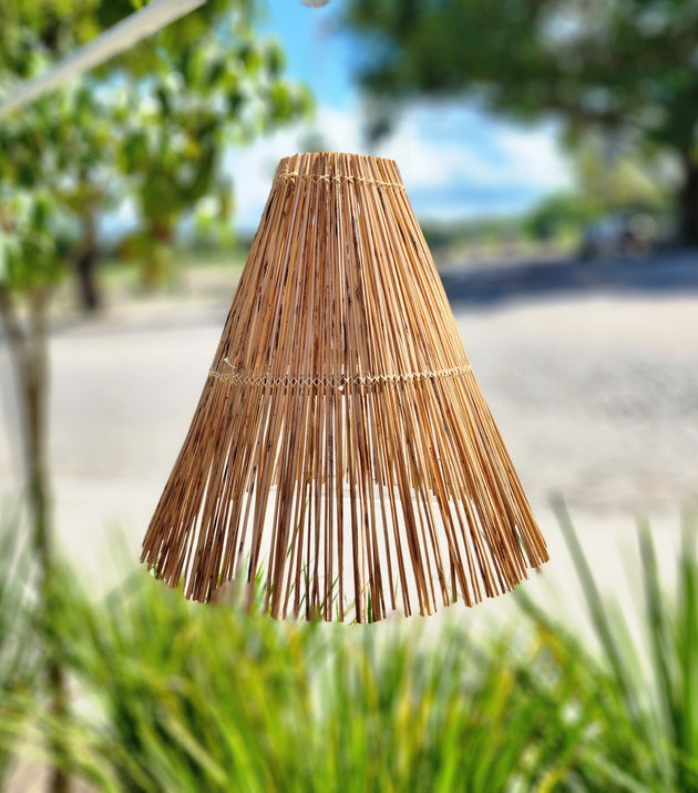 Luminária Cone Talisca de Coco.