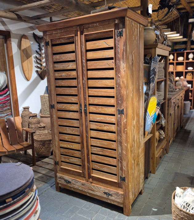 Guarda Roupa de Madeira Peroba.