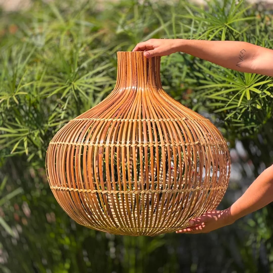 Luminária Cebola G - Tala de dendê envernizada
