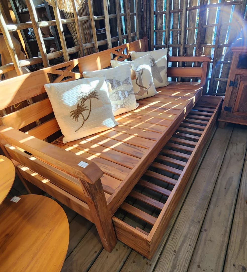 Sofá Cama Madeira Peroba Rosa.