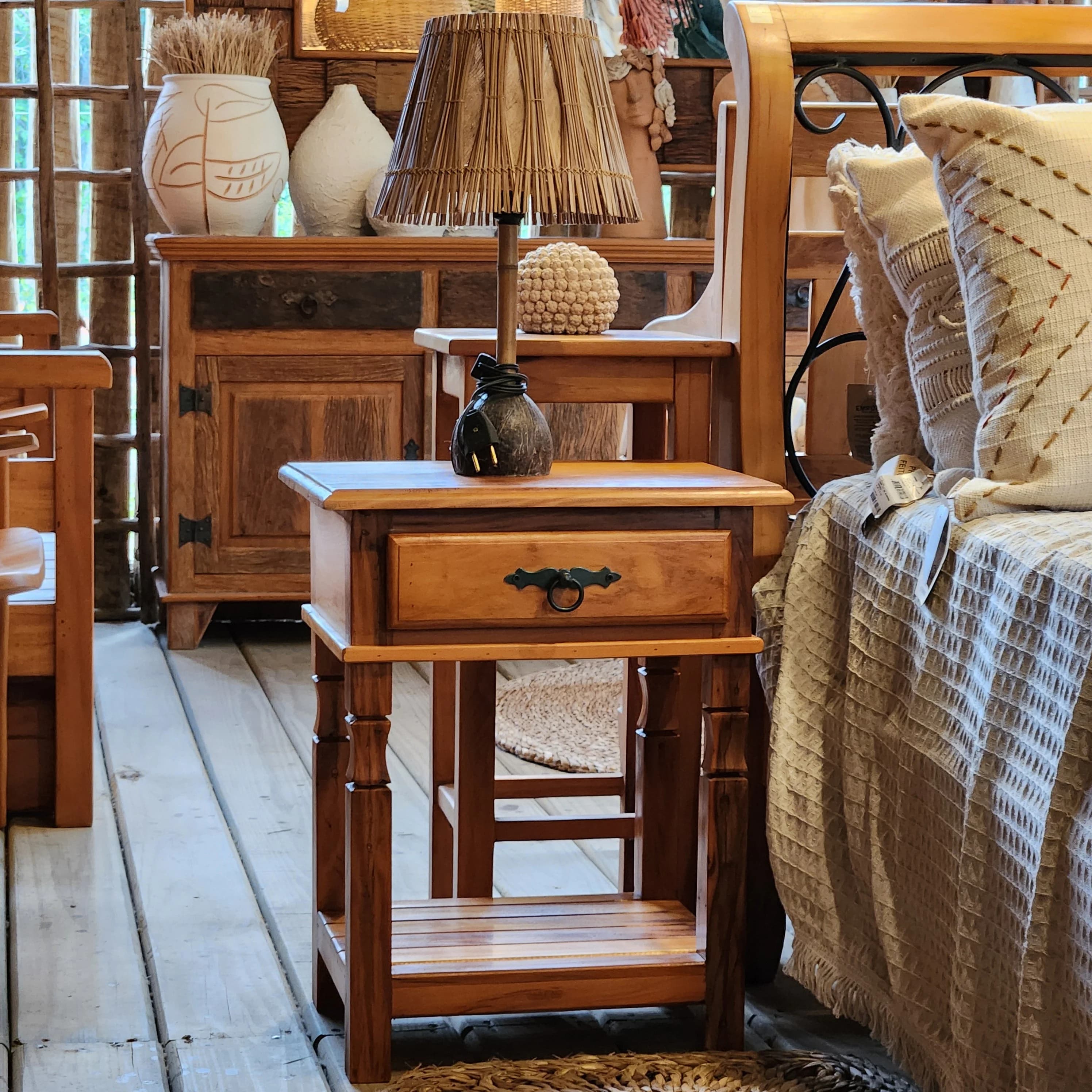 Criado de Cabeceira Empório