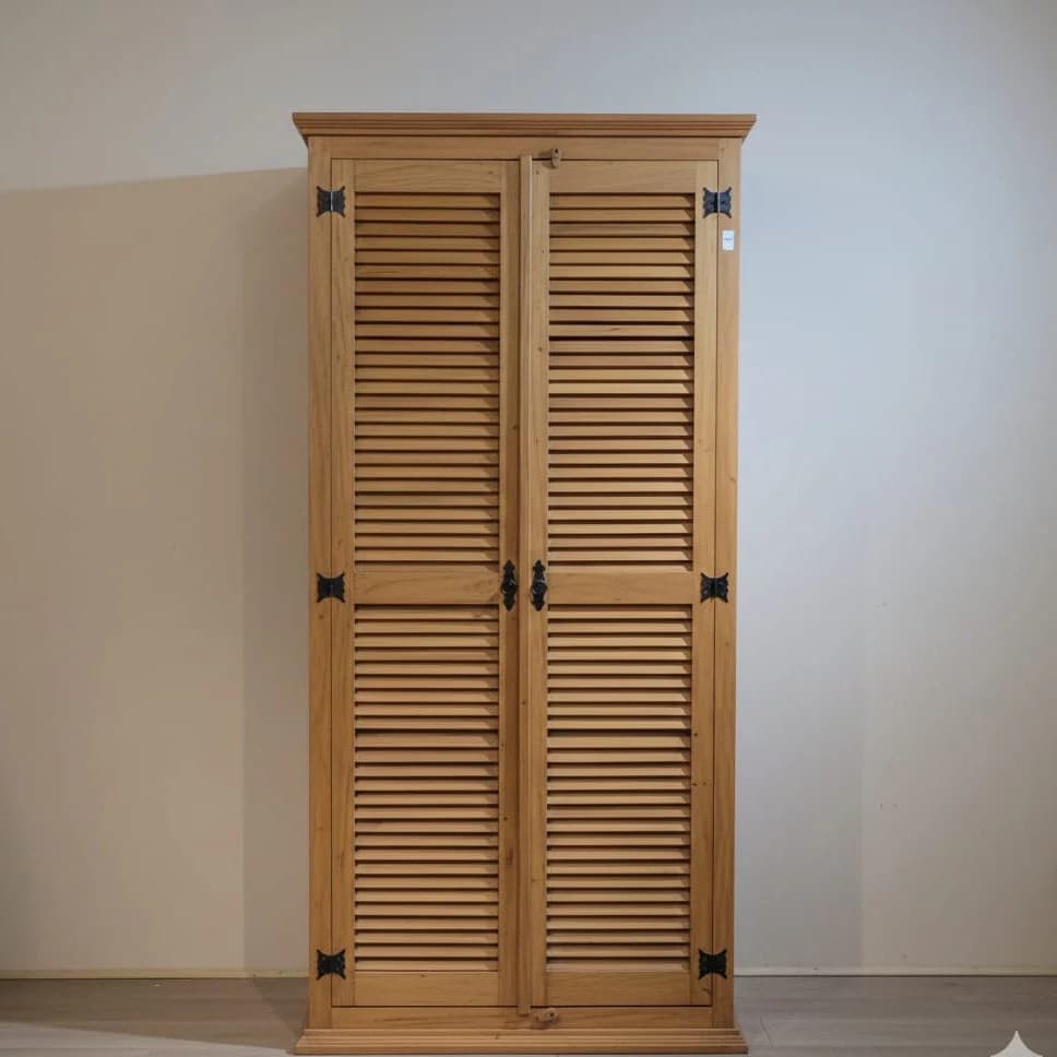 Armário/Guarda-roupa  Veneziana Madeira Peroba Rosa.