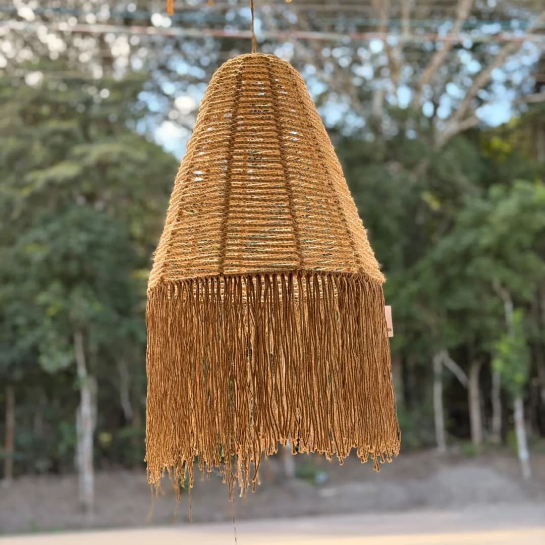 Luminária Cone vazado - Sisal com franja em Rami