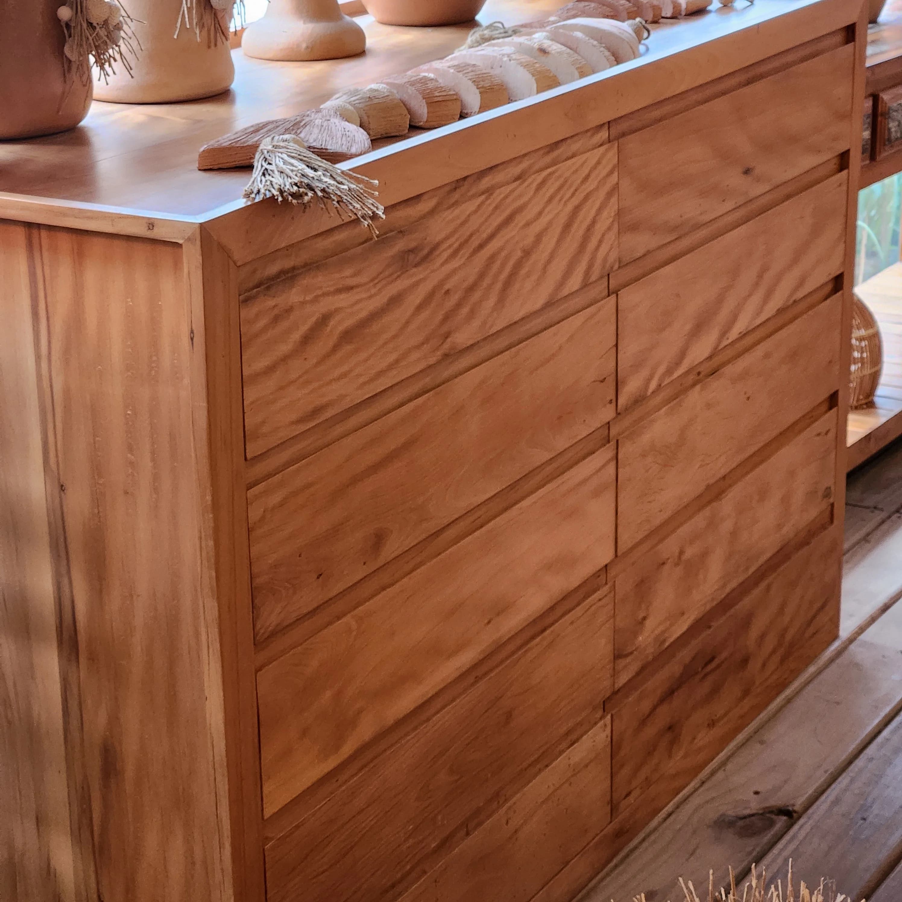 Cômoda 10 Gavetas Peroba Rosa.