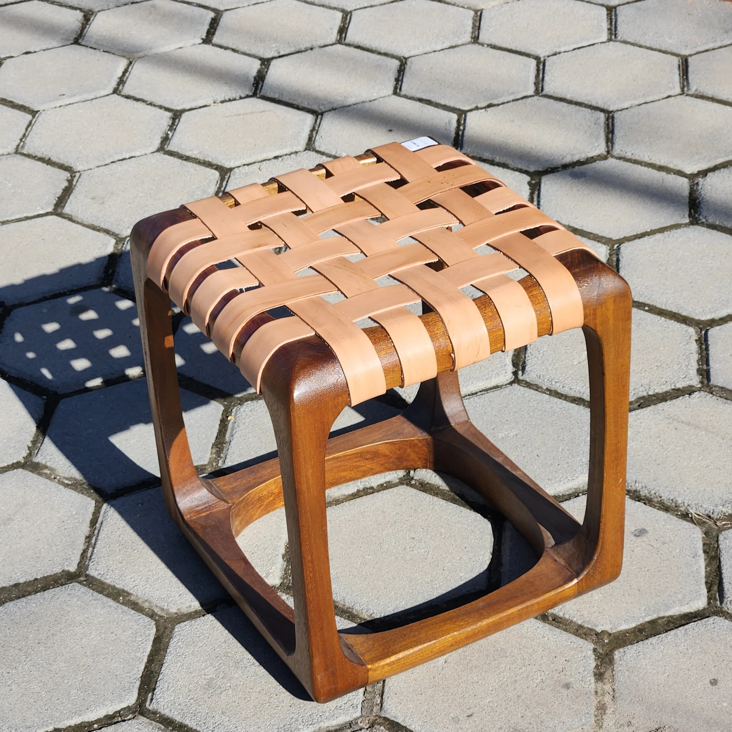 Banco Bungalow Couro Legítimo.