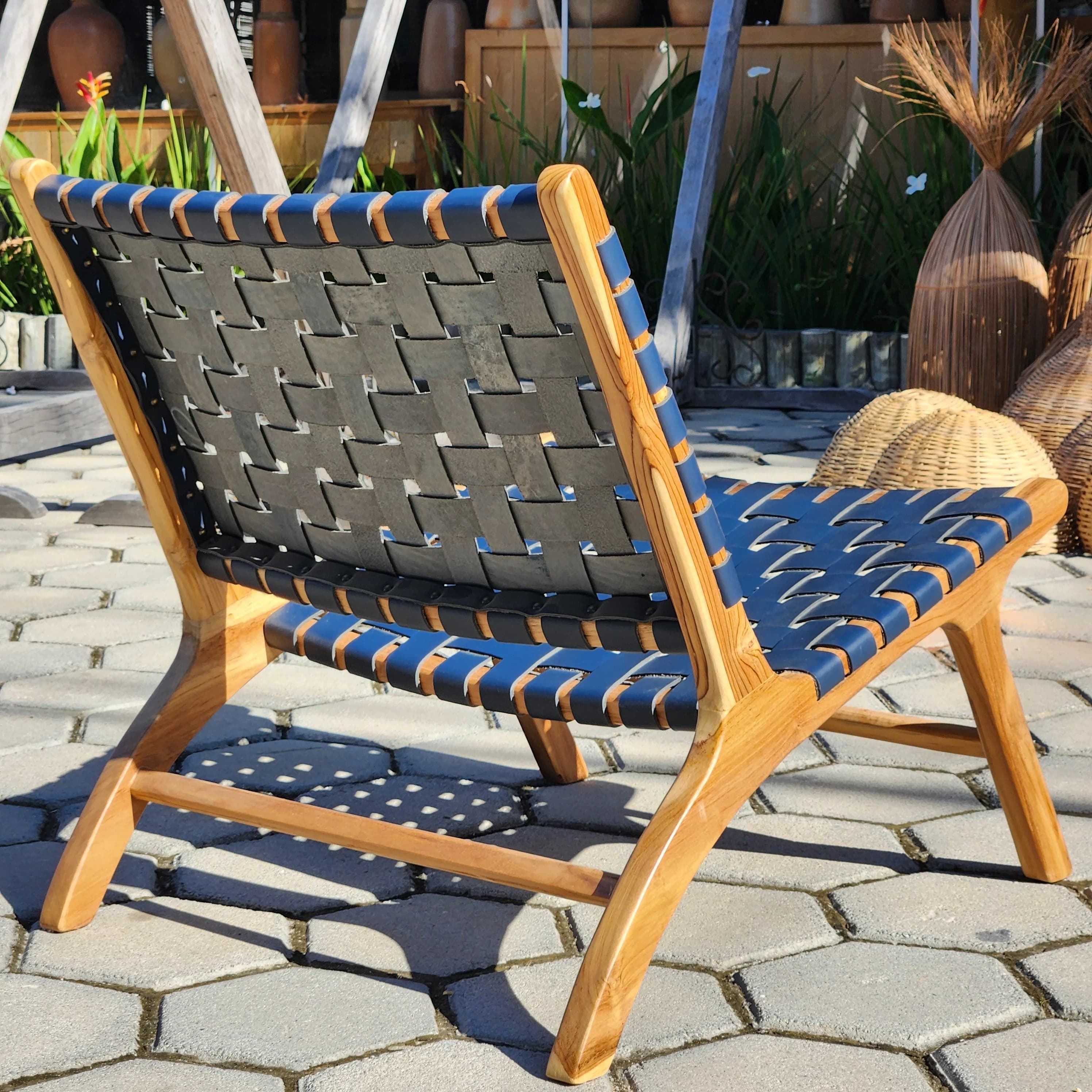 Poltrona Teca Couro Legítimo.