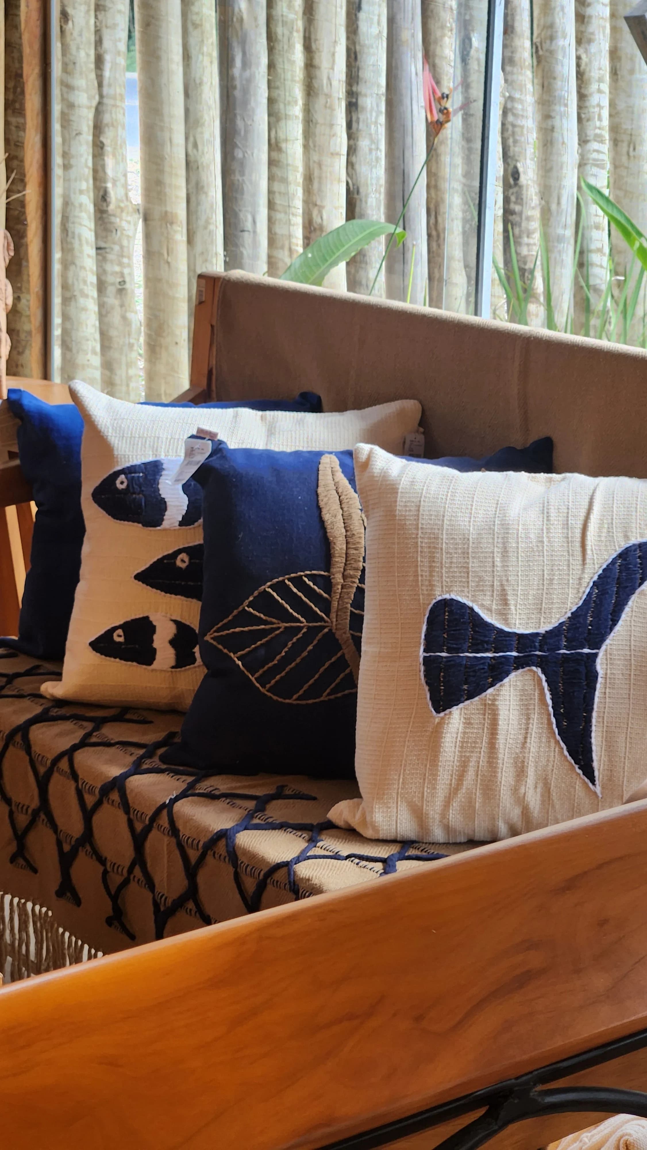 Capa Bordada Peixes 50x50.