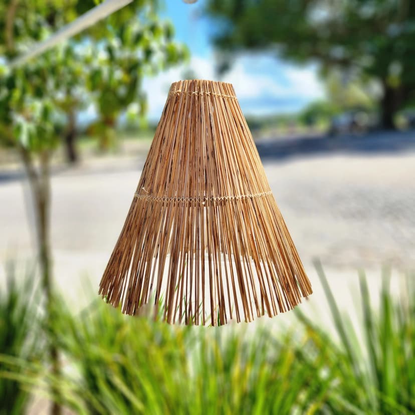 Luminária Cone Talisca de Coco.