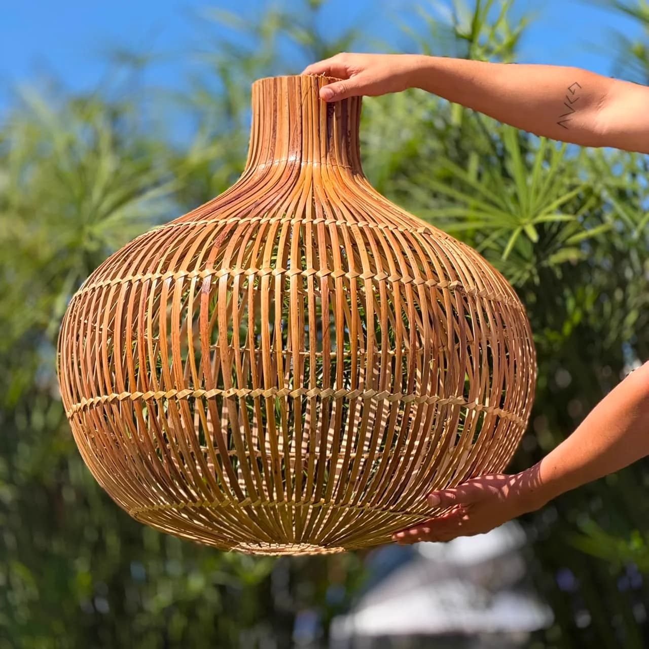Luminária Cebola G - Tala de dendê envernizada 4