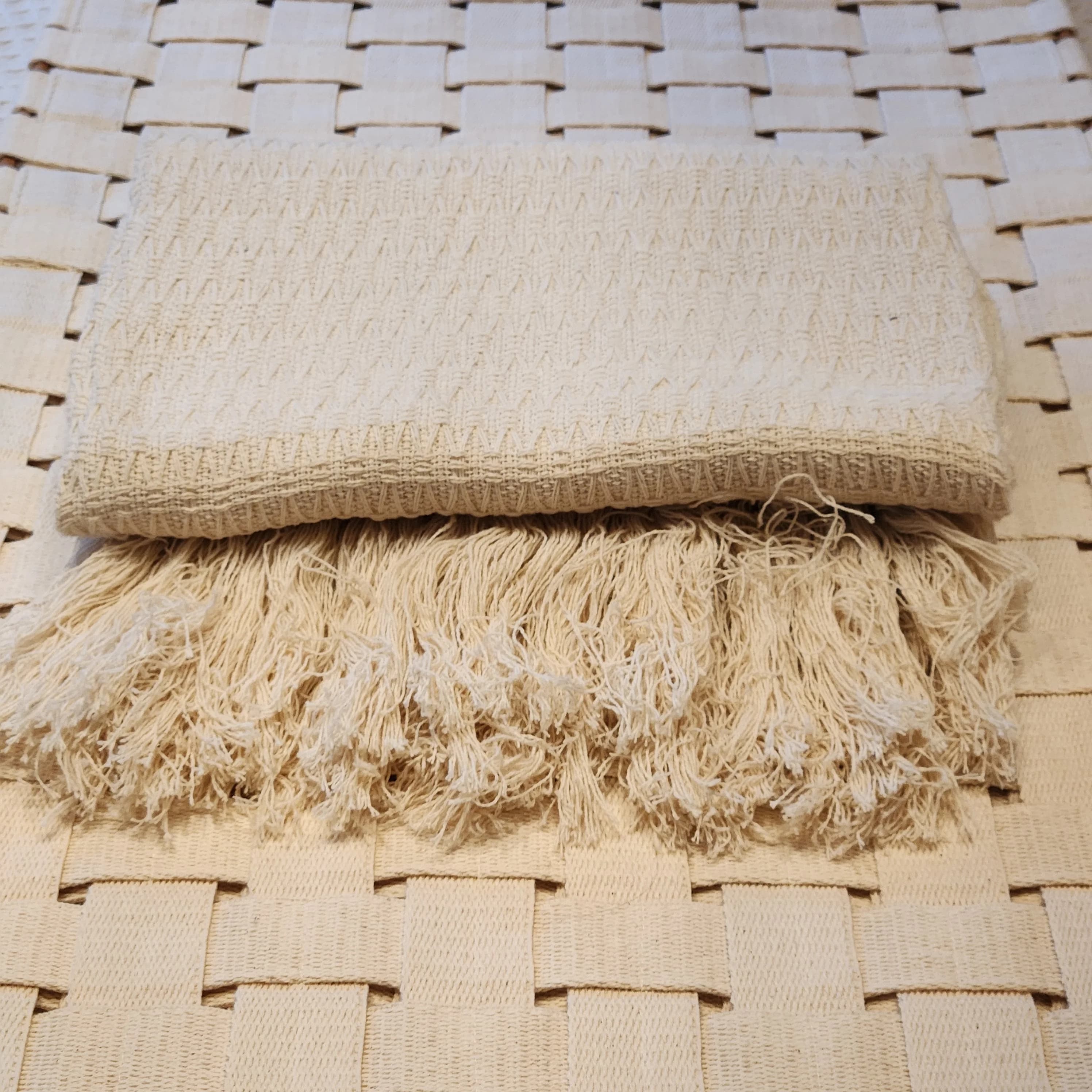 Manta Xale Favo de Mel Trabalhado Sofá. 140 x 160cm