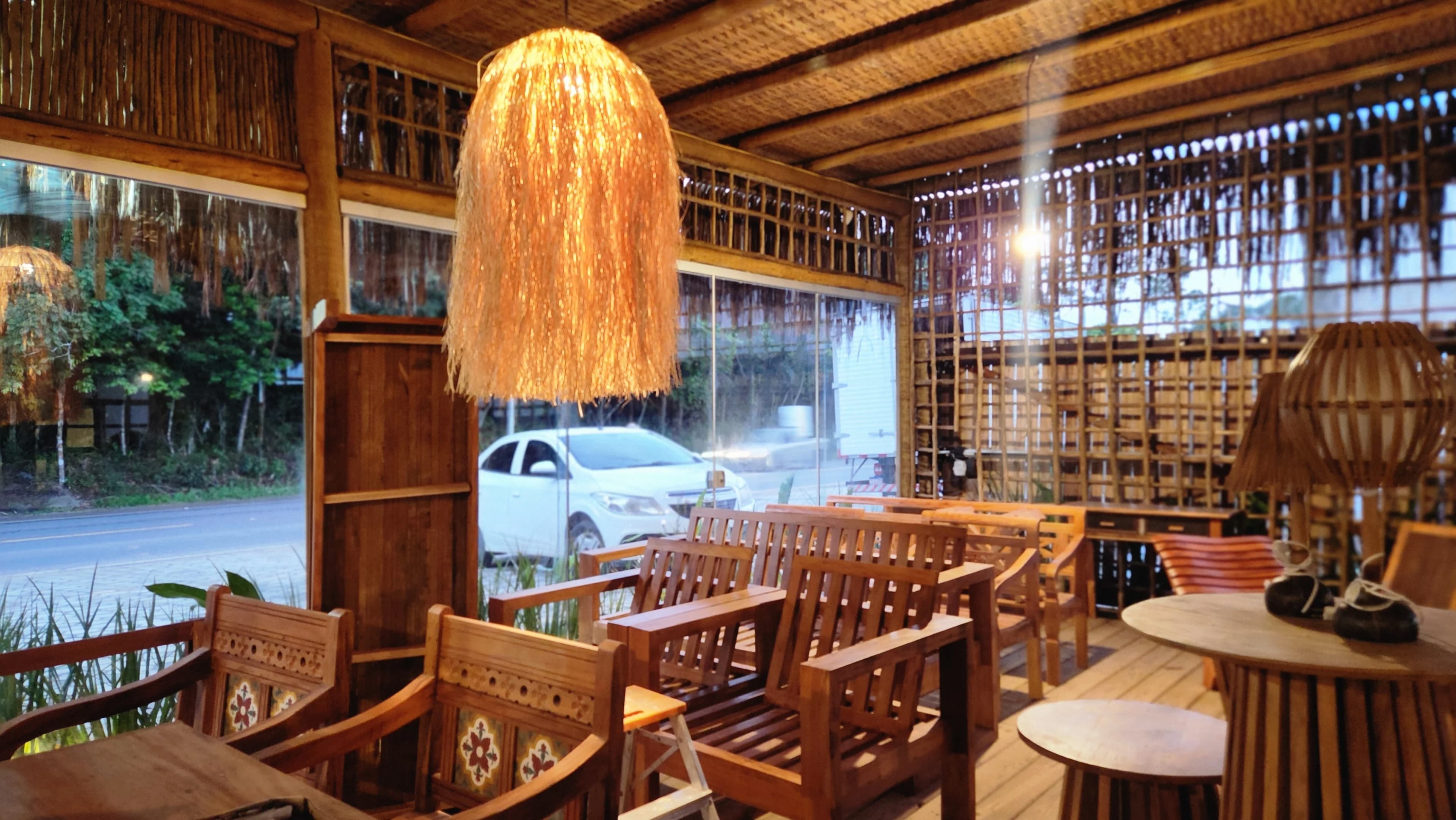 Luminária Cabeluda Palha da costa.