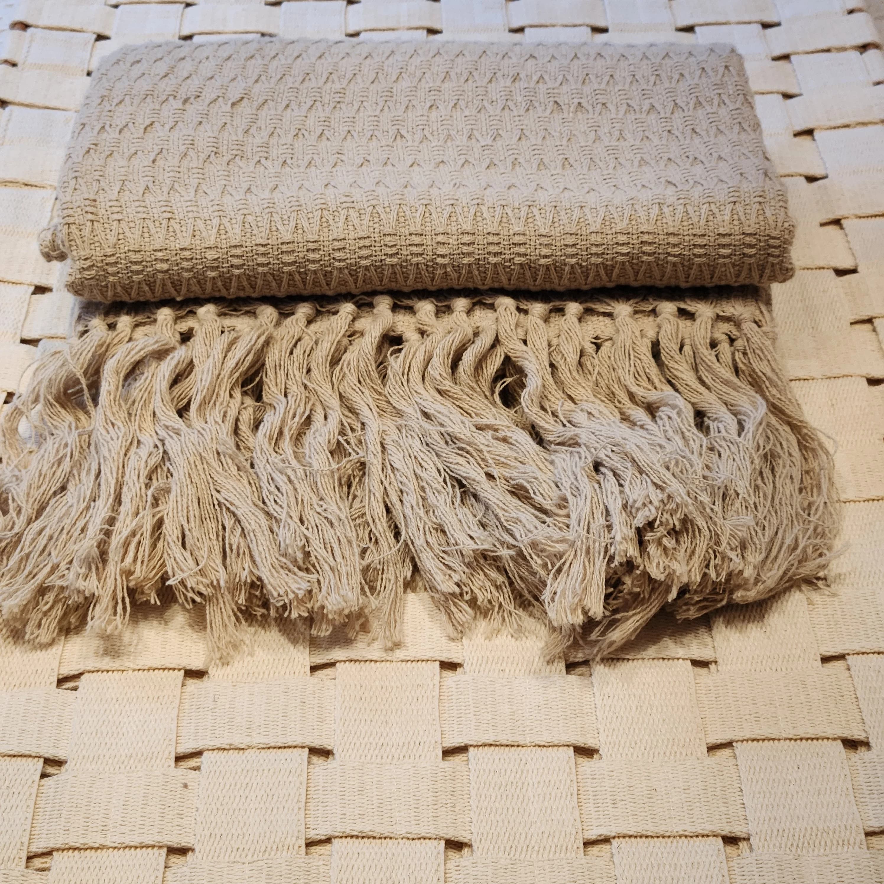 Manta Xale Favo de Mel Trabalhado Sofá. 140 x 160cm