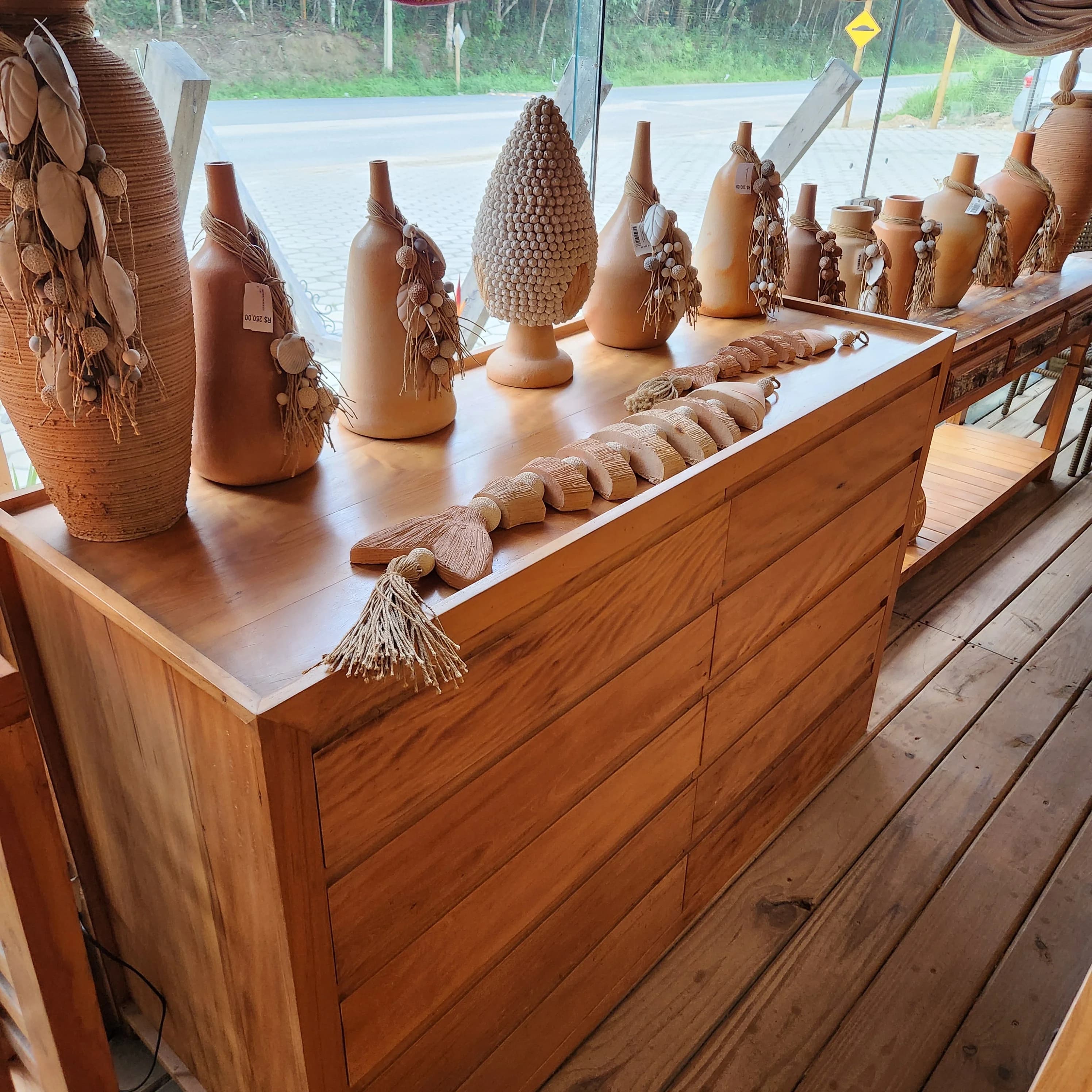 Cômoda 10 Gavetas Peroba Rosa.