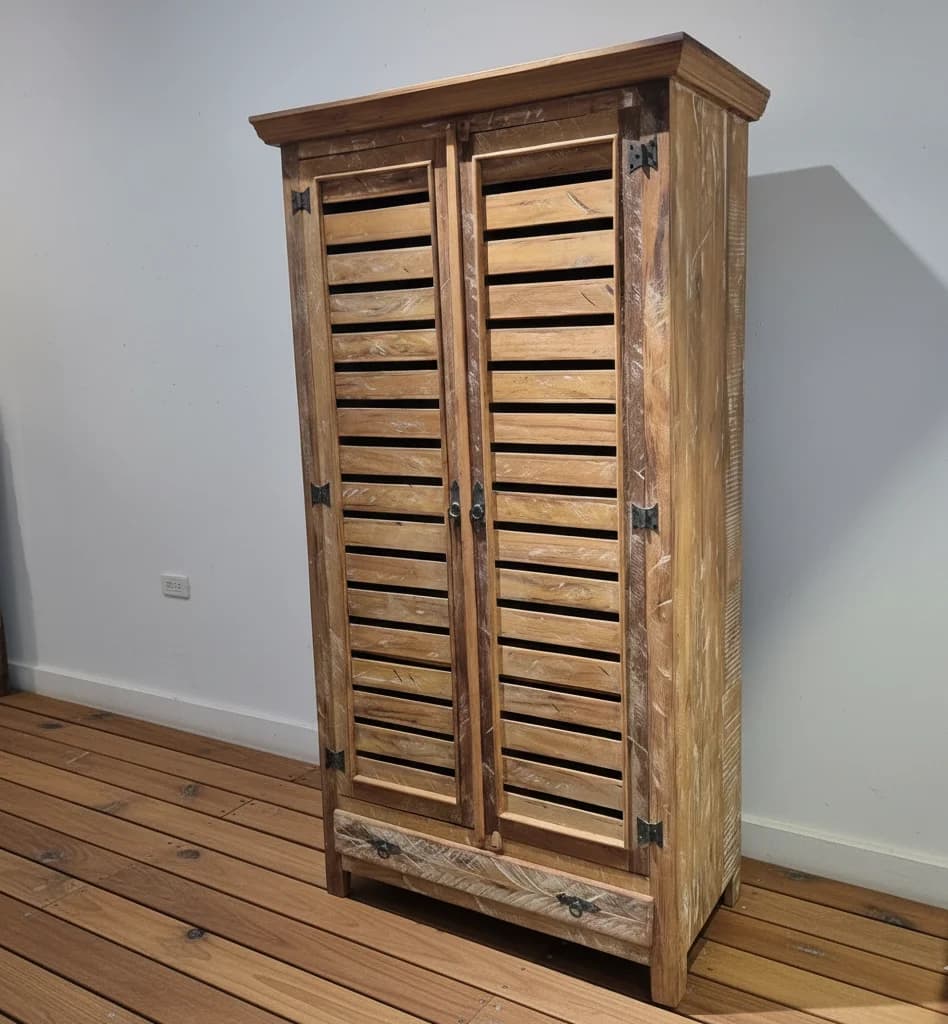 Guarda Roupa de Madeira Peroba.