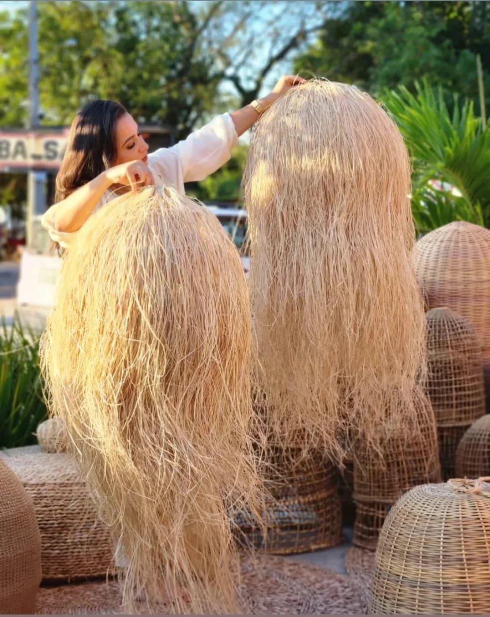 Luminária Cabeluda Palha da costa.