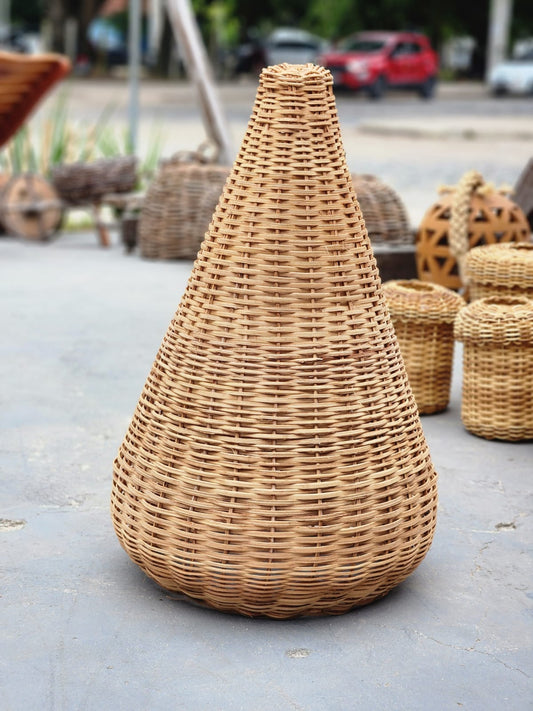 Luminária Cone 60 x 40 cm em Cipó Raspado
