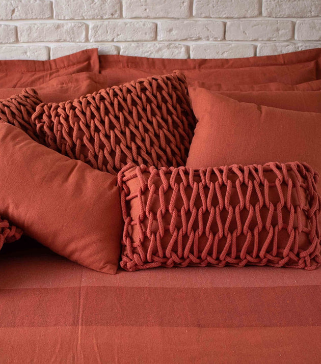 Capa de Almofada Ponto Crochê Reciclado Telha: Conforto Artesanal Sustentável para Seu Lar